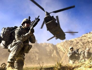 Αμερικανοί καταδρομείς κατέβηκαν με ελικόπτερο στην καρδιά του Ισλαμικού Κράτους – Τί κυνηγούσαν